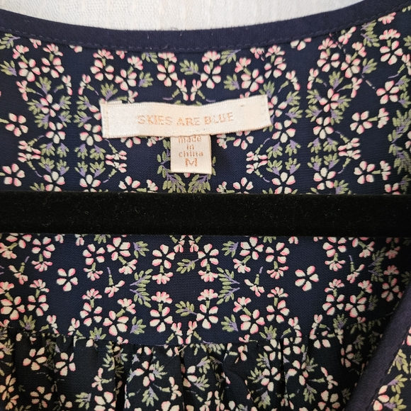 Floral Sleeveless Top - Navy and Peach Size Medium - Picture 2 of 5